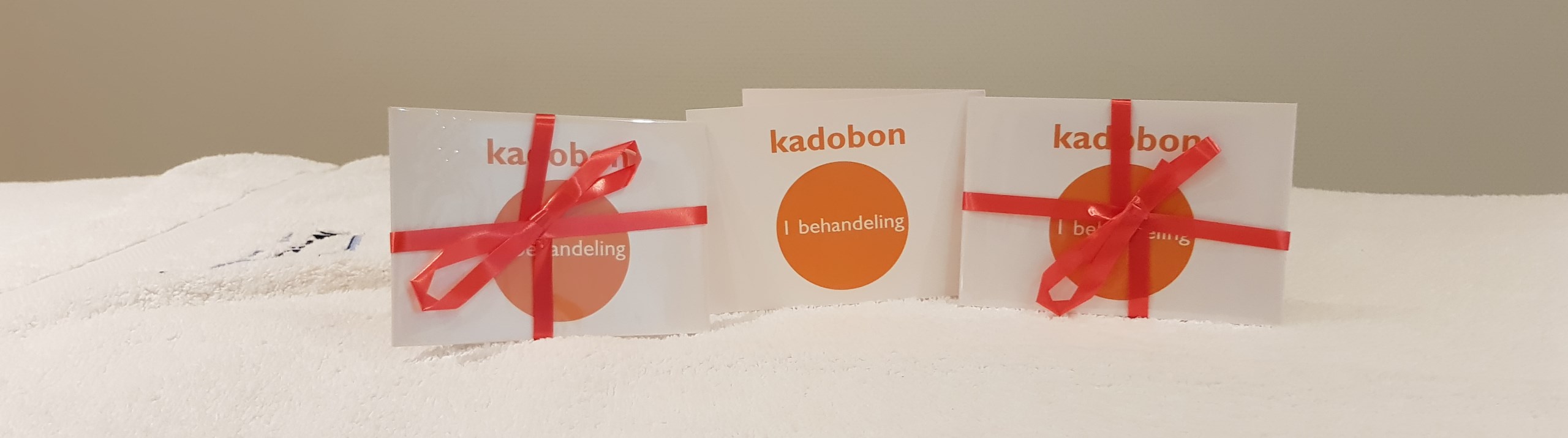Cadeaubonnen op massagetafel